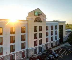 Photo 2 - Holiday Inn Express Hotel & Suites Batavia - Darien Lake, an IHG Hotel