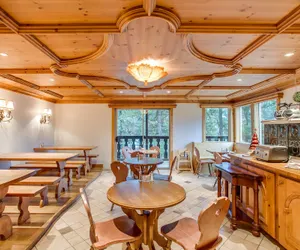 Photo 2 - Alpine Rivers Inn