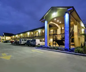 Photo 2 - Americas Best Value Inn & Suites Lake Charles at I-210 Exit 11