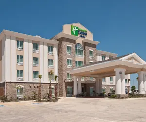 Photo 2 - Holiday Inn Express Hotel & Suites Pearsall, an IHG Hotel