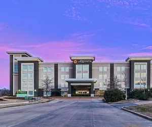 Photo 2 - La Quinta Inn & Suites by Wyndham Starkville at MSU