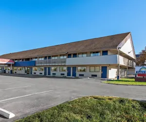 Photo 2 - Days Inn by Wyndham Independence