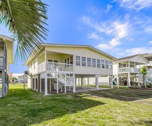 Photo 2 - Garden City Beach House Escape!