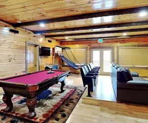 Photo 2 - Pine Tree Lodge