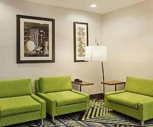 Photo 4 - Holiday Inn Express and Suites Griffin by IHG