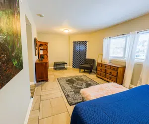 Photo 5 - The Stone Castle - With Private Yard & Parking, Near Falls & Casino by Niagara Hospitality