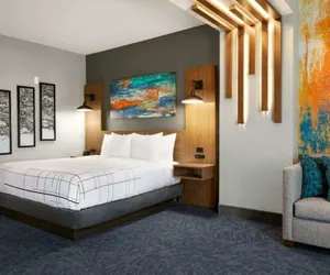 Photo 4 - La Quinta Inn & Suites by Wyndham Louisville NE/Old Henry Rd
