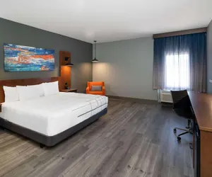Photo 5 - La Quinta Inn & Suites by Wyndham Louisville NE/Old Henry Rd