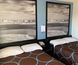Photo 4 - Super 8 by Wyndham Phoenix West