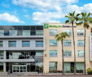 Photo 2 - Holiday Inn Express And Suites Glendale Downtown, an IHG Hotel