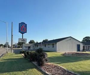 Photo 2 - Motel 6 Ponca City, OK