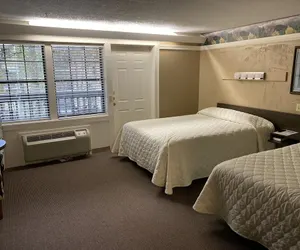 Photo 3 - Carr's Northside Motel and Cottages