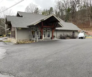 Photo 2 - Carr's Northside Motel and Cottages