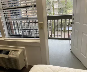 Photo 5 - Carr's Northside Motel and Cottages