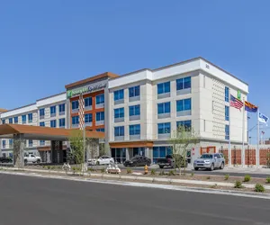 Photo 2 - Holiday Inn Express & Suites Phoenix Dwtn - State Capitol by IHG