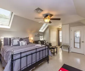 Photo 3 - Gastehaus Royal Oaks Studio Bedroom Apts by Redawning