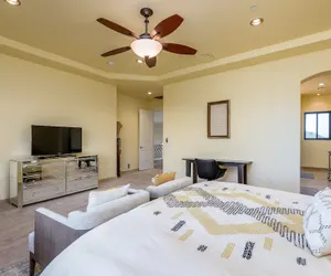 Photo 3 - Casa Sunridge 5 Bedroom Home by Redawning