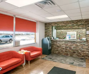 Photo 3 - Suburban Studios Neenah-Appleton