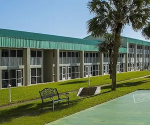Photo 2 - Destin Holiday Beach Resort