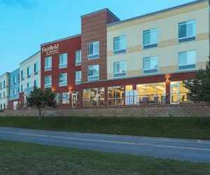 Photo 2 - Fairfield Inn & Suites by Marriott Marquette