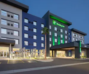 Photo 2 - Holiday Inn Glendale - Stadium & Ent Dist, an IHG Hotel