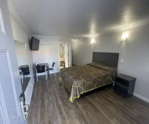Photo 4 - Seaway Motel