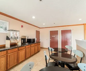 Photo 3 - Capital O Fairway Inn - Baytown La Porte TX