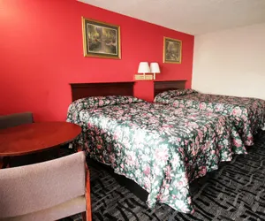 Photo 3 - Economy Inn