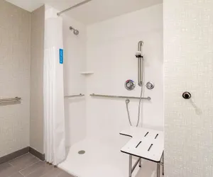 Photo 4 - Hampton Inn & Suites Alachua I-75