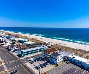 Photo 2 - Boardwalk Sand & Surf Inn Oceanfront