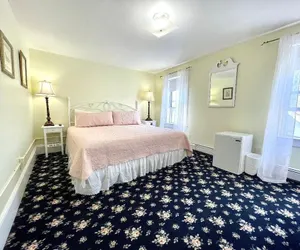 Photo 5 - Quaker Inn