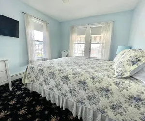 Photo 4 - Quaker Inn