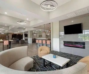 Photo 3 - La Quinta Inn & Suites by Wyndham Coralville Iowa City