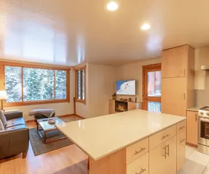Photo 4 - Modern 1 Bedroom in Ski Trails Condo by Redawning