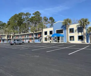 Photo 2 - Havelock Inn & Suites