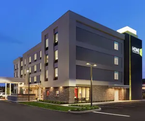 Photo 2 - Home2 Suites by Hilton New Brunswick, NJ