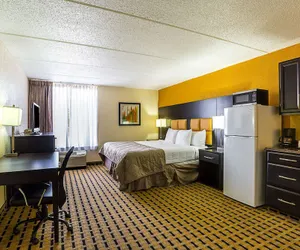 Photo 2 - Clarion Pointe Lake Jackson - Clute