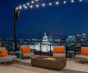 Photo 2 - Hilton Garden Inn Austin University Capitol District