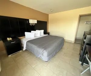 Photo 2 - Circle Motel Lodge