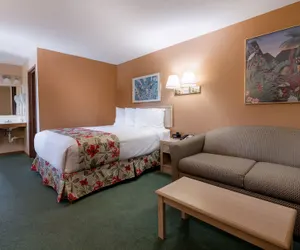 Photo 5 - Aloha Beach Resort