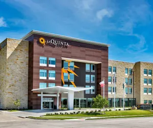 Photo 2 - La Quinta Inn & Suites by Wyndham Terrell