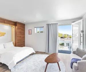 Photo 5 - Modern Designer Studio with Pool