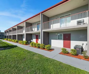 Photo 2 - Quality Suites Wildwood - The Villages