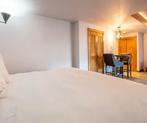 Photo 5 - Studio Efficiency Unit With Balcony Over Mountaineer Square 1 Bedroom Condo - No Cleaning Fee! by RedAwning