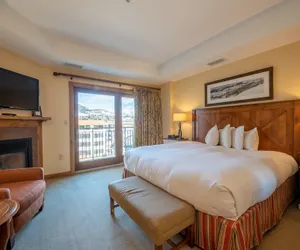 Photo 5 - Comfortable Studio Efficiency Unit With Balcony Over Mountaineer Square Condo - No Cleaning Fee! by RedAwning