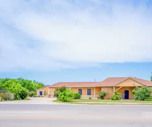 Photo 2 - Atria Extended Stays By OYO, Jourdanton, TX