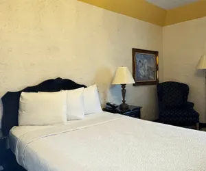 Photo 2 - Chateau Hotel and Conference Center