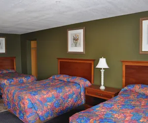 Photo 4 - Atlantic Economy Inn