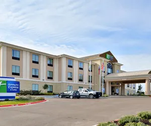 Photo 2 - Holiday Inn Express Hotel & Suites Schulenburg, an IHG Hotel