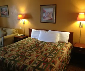 Photo 5 - Brentwood Inn & Suites